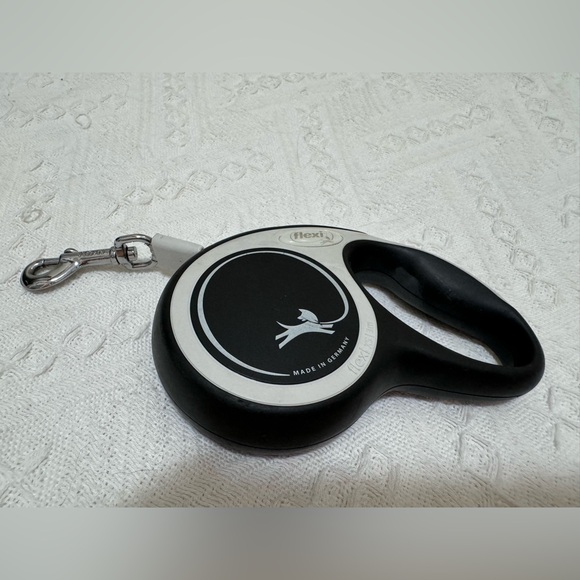 Flexi Retractable Dog Leash XS - Picture 1 of 7